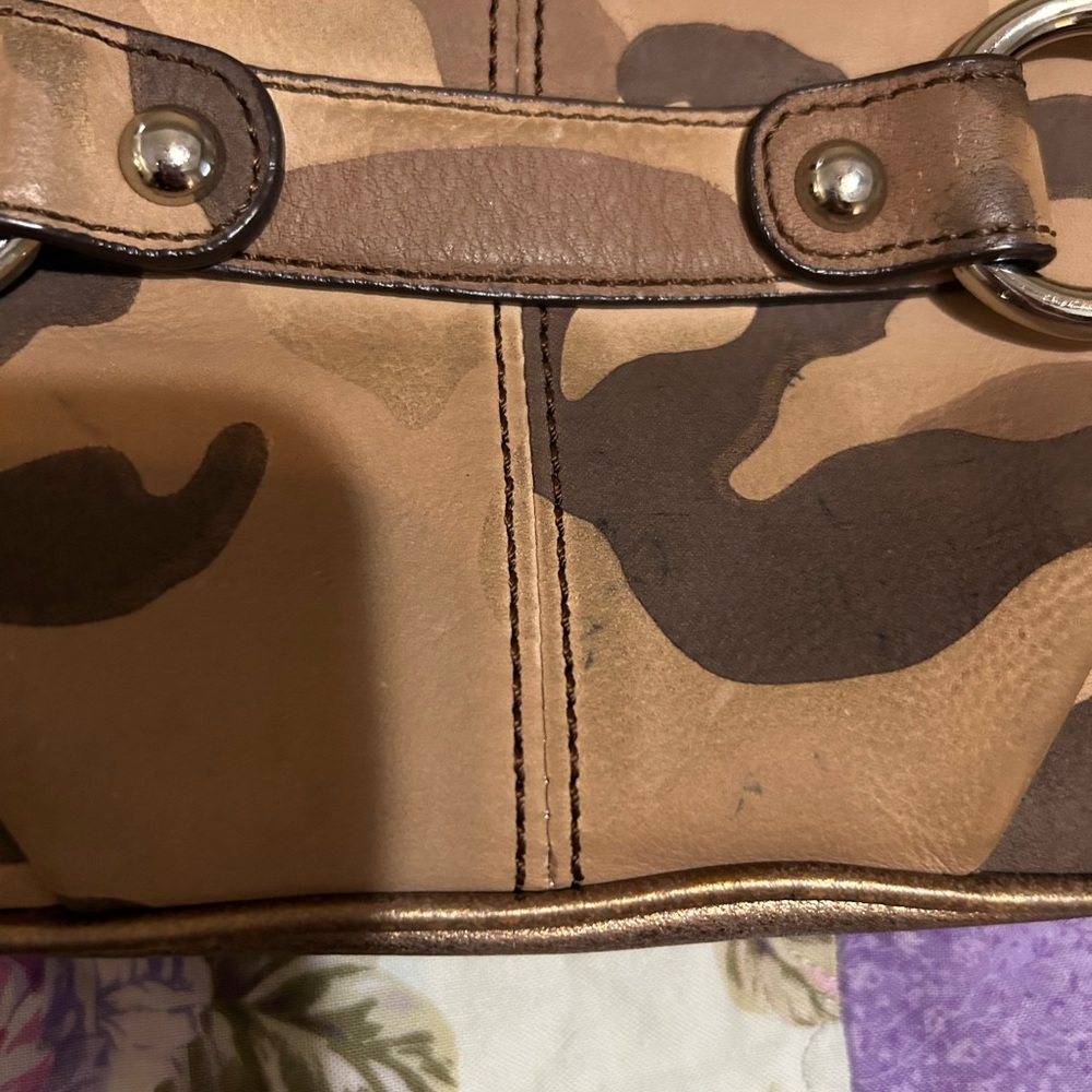 B Makowsky crossbody camo leather purse - Picture 12 of 12
